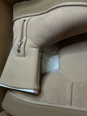 UGG Women's Platform Boots in Beige Tan🤎🥯
